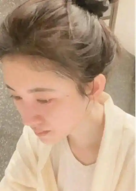 鞠婧祎晒卸妆视频大力搓脸揉鼻子力破整容传闻真实皮肤让人羡慕