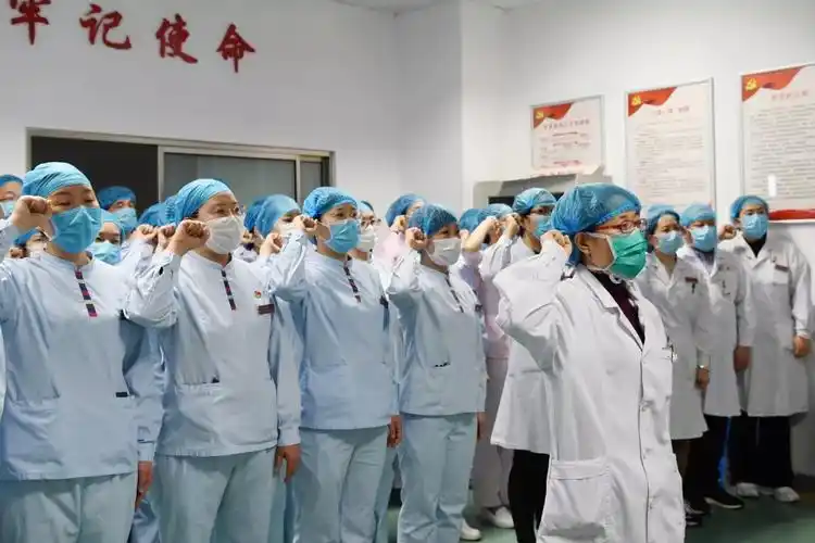 责任郑医使命在肩我院第二批医务人员进驻隔离病区