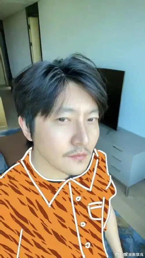 郭京飞你就宠他们吧##郭京飞给自己p的花衬衫