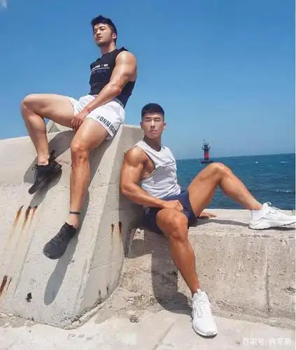 组图:帅气,有型的肌肉小狼狗,身高 颜值,健身男生气质非凡!