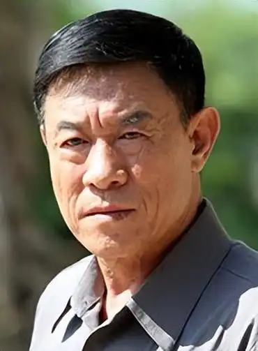 6位"人设争议"的老戏骨,张铁林抛弃妻女,李立群阳奉阴违?