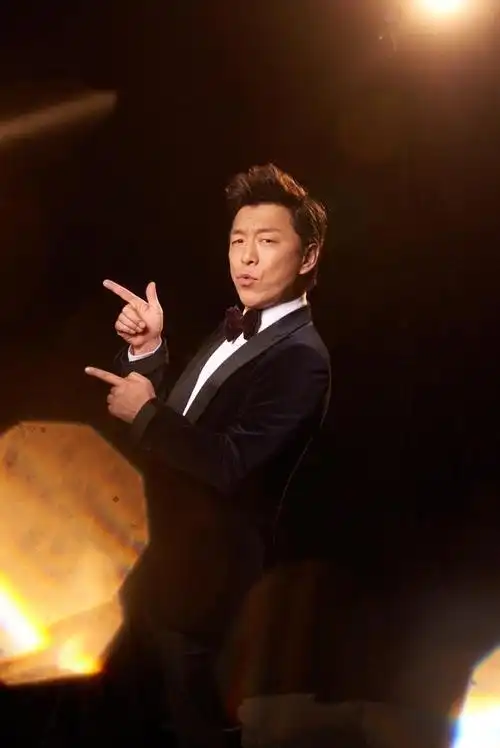 黄渤陈伟霆张艺兴春晚共舞 献动感新歌