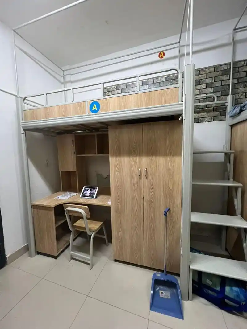 福大宿舍～非常真实了哈09 宿舍里面真的挺不错的 就是门有点破