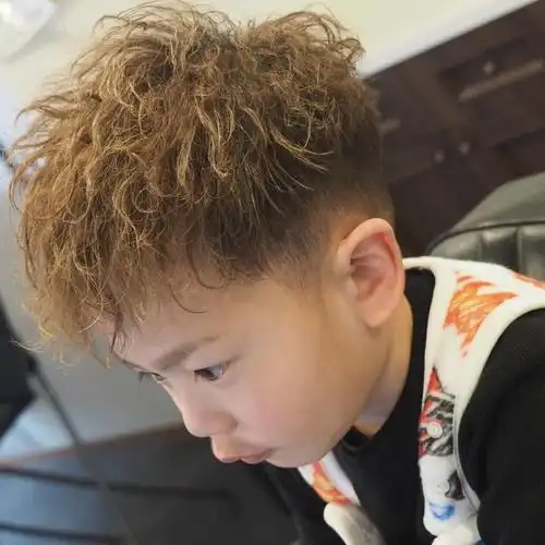 两侧铲是合适大部分男生的发型还能具有廋脸的实际效果复古油头,针对