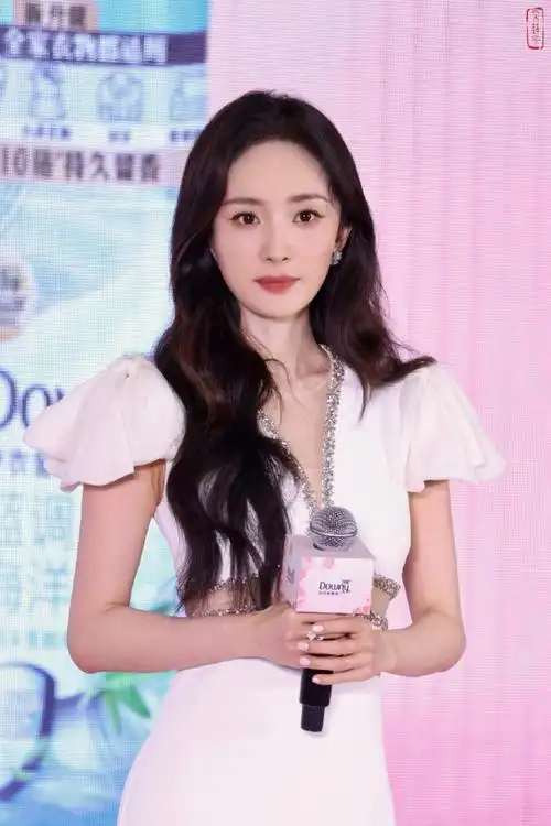 杨幂##85花今日活动造型