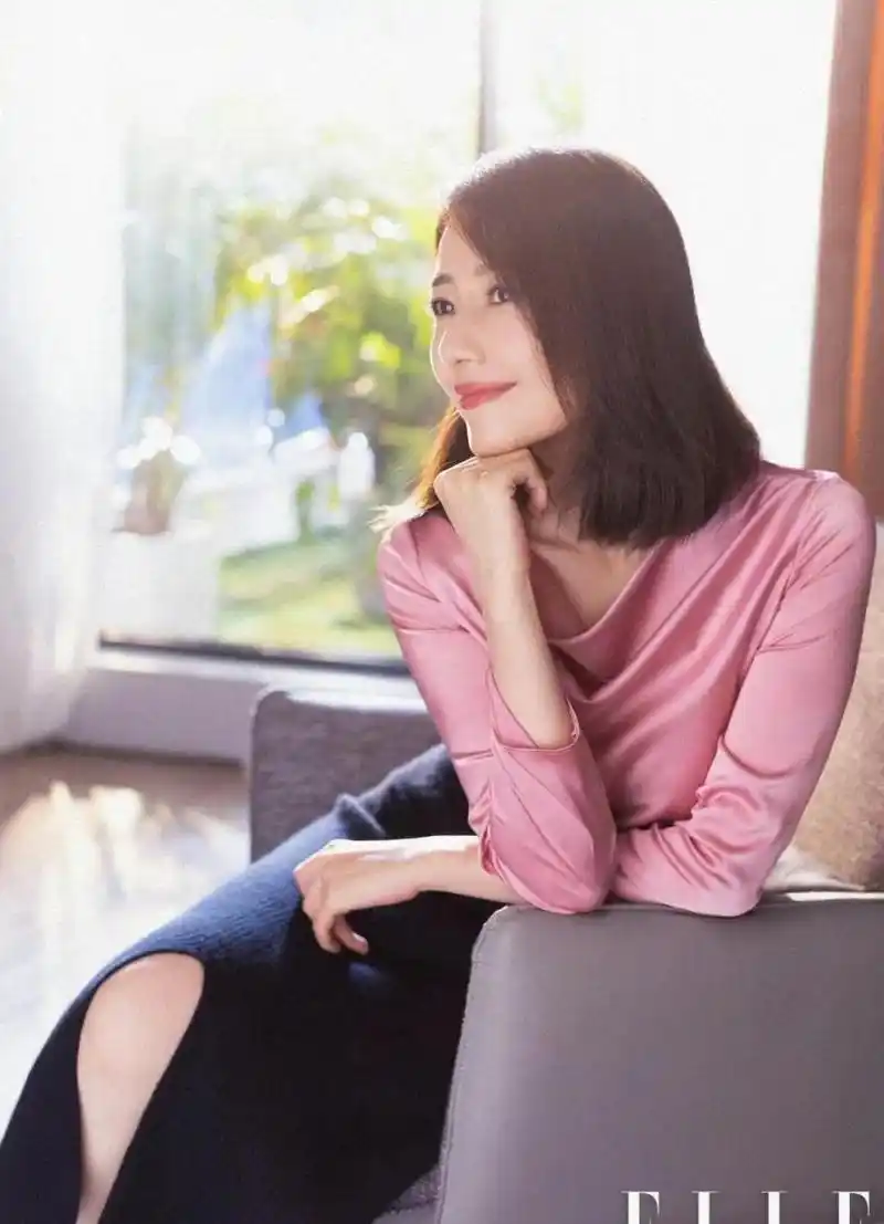 人家拿着洗衣液拍个广告,就静静的坐在那里,你都会觉得她比这洗衣汉