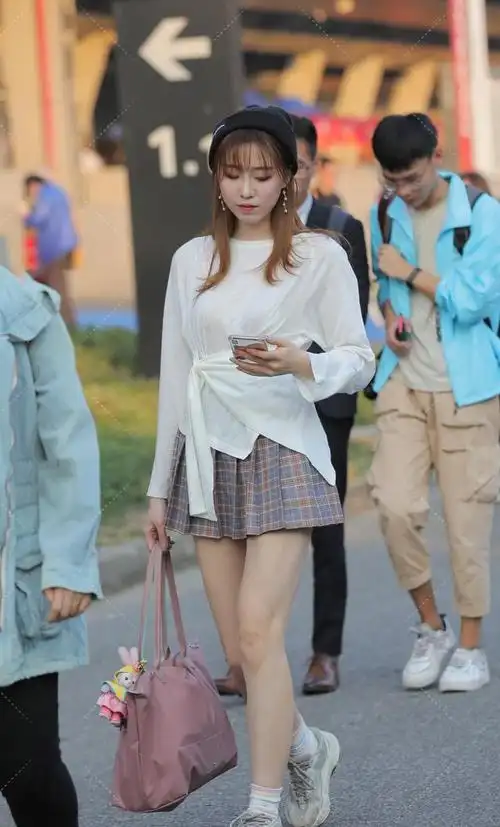 t恤百褶裙年轻女孩这样穿甜美减龄又好看