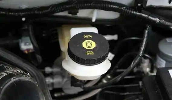 发动机冷却液液位低报警后能开多久