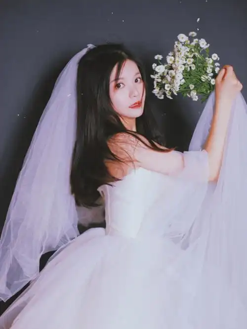 一个人的婚纱照
