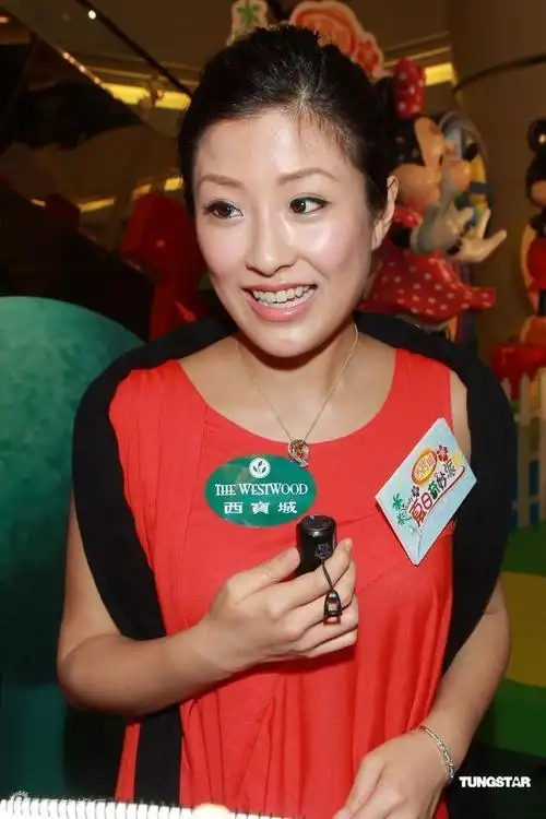 周家蔚大肚亮相