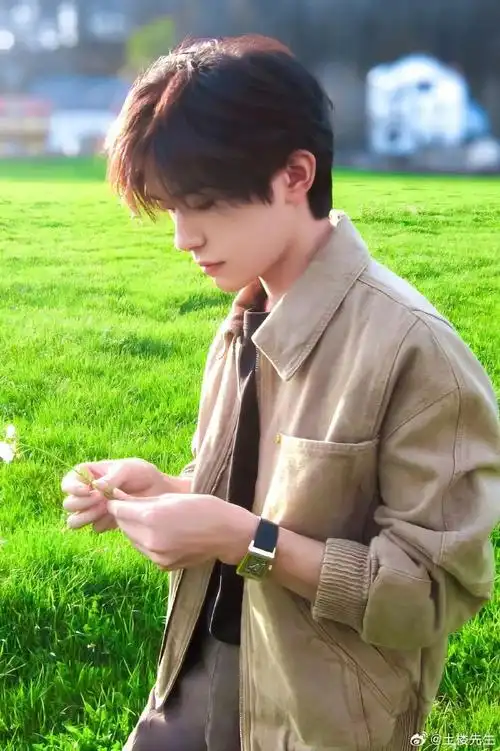 易烊千玺的一些经典优质照片,一年四季春夏秋冬,美不胜收!