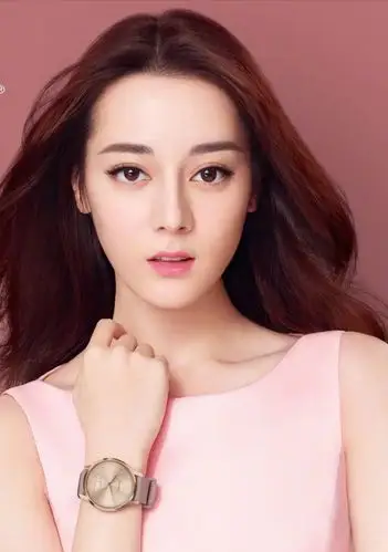 当红花旦迪丽热巴写真:时尚靓丽,美艳绝伦!