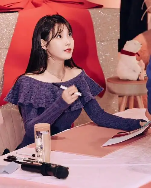 李知恩浪漫优雅的穿搭风格,展现女性魅力