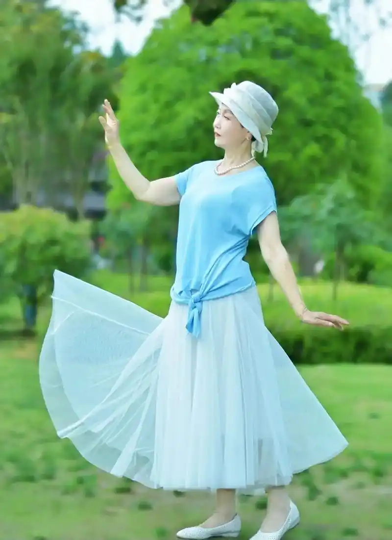 很喜欢听甜歌手任妙音巜红枣树》这歌,配上摄影师拍的的美照别样 - 抖