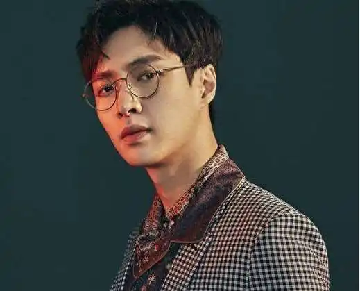 张艺兴:凭借努力成功转型,背后付出的汗水终得到认可_吴亦凡_鹿晗