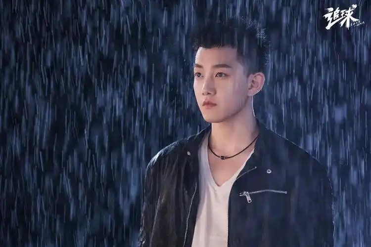 据悉,由范世錡主演的电视剧《飞行少年》即将与观众见面,电视剧