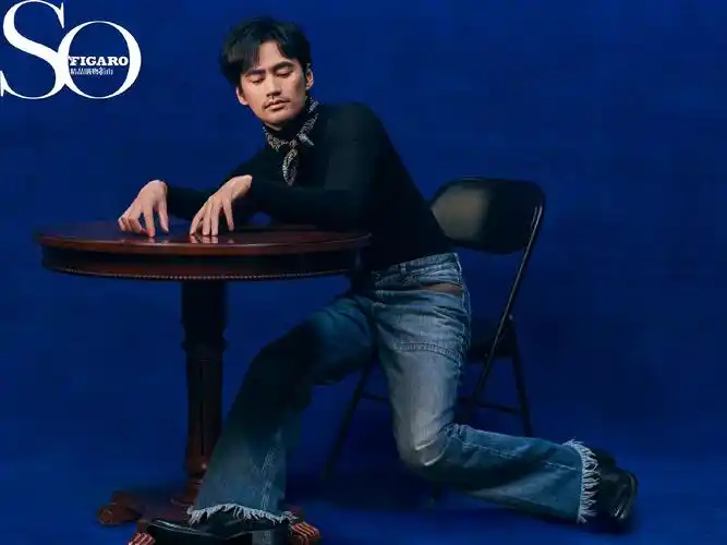 sofigaro中文版2月新刊,幸福夫妻档携手亮相,红蓝