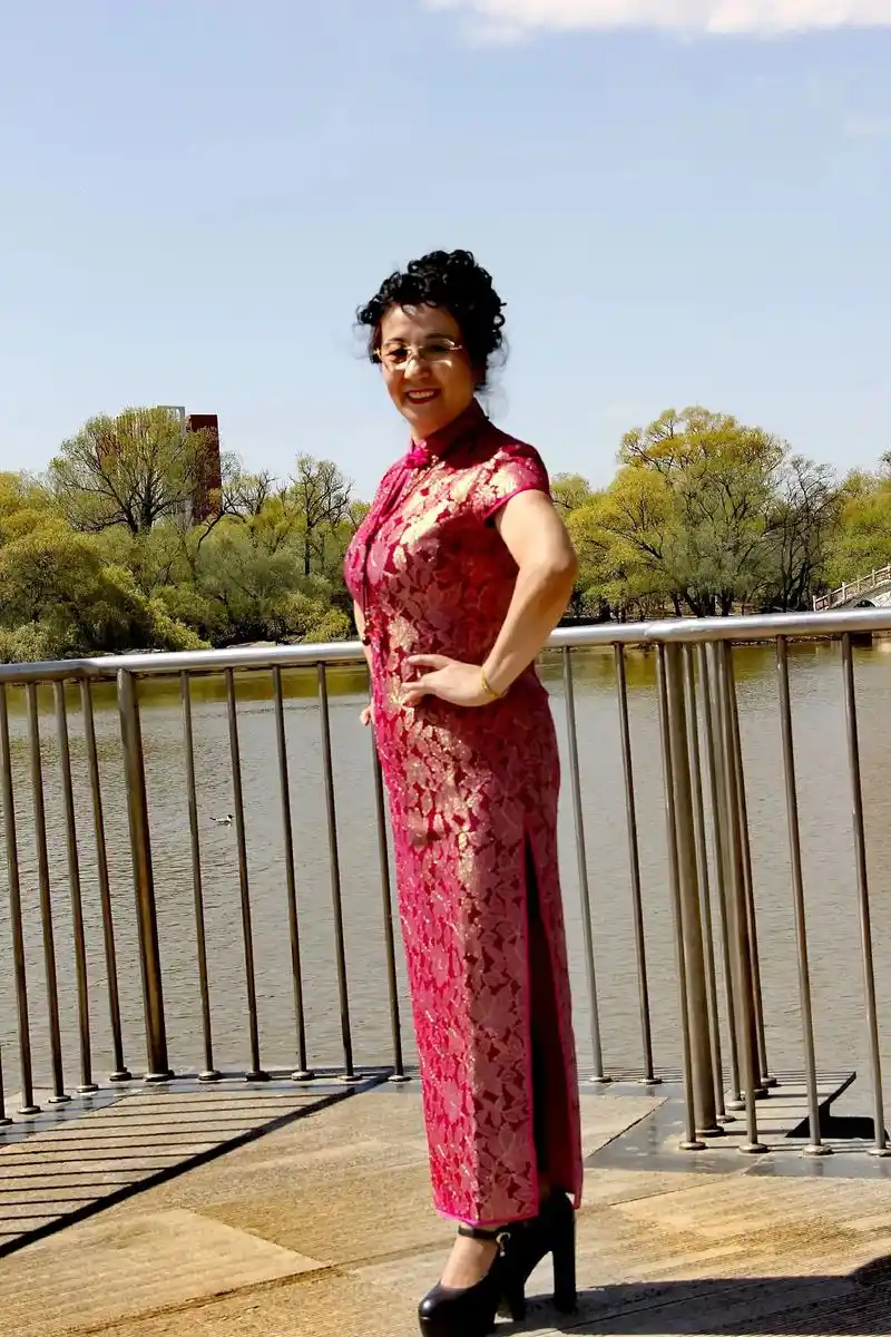 旗袍秀一秀模特儿姐妹花,最美的遇见一路同行! 遇见董你的东方 - 抖音