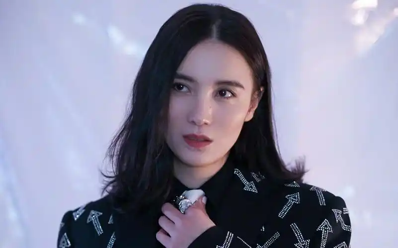 北京国际电影节开幕式宋佳深情演唱星光伴我心