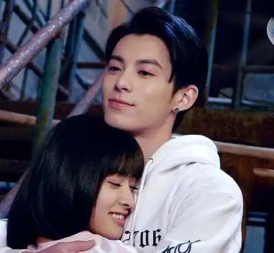 胡冰卿发展不如杨洋,沈月被王鹤棣逆袭,丁禹兮没赵露思火_白敬亭