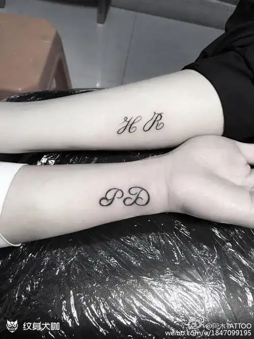 情侣小字母纹身