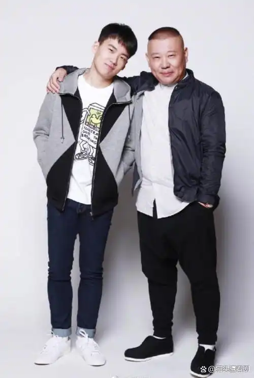 郭德纲全家天津落户,购440平大宅陪读小儿子,学校学费高达32万