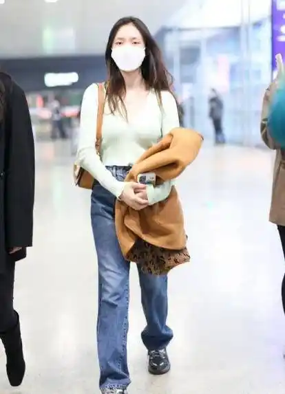 原创林允不愧是时髦精日常私服穿搭好减龄处处尽显少女感