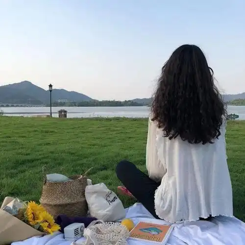 超喜欢这组背影女生头像