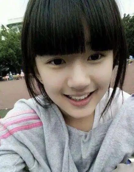 赵露思从网红走向独立艺人,原来以前的头像是她_李一桐_照片_公司