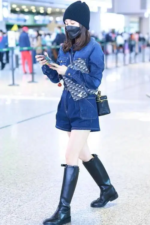 看不出王子文没到1米6穿连体裤秀比例腿太细靴子好似挂不住