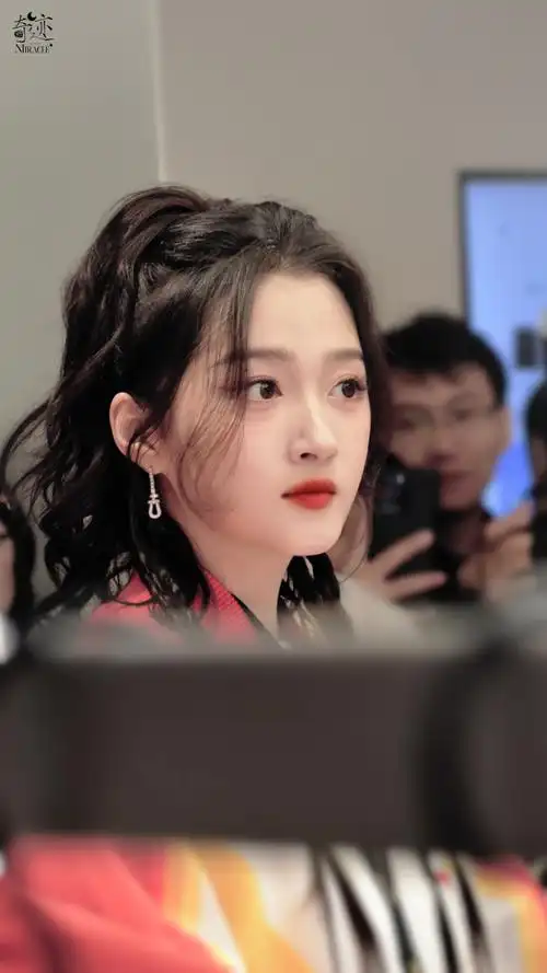 关晓彤安踏品牌全球代言人##关晓彤初冬穿搭##关晓彤王牌控诉华晨宇