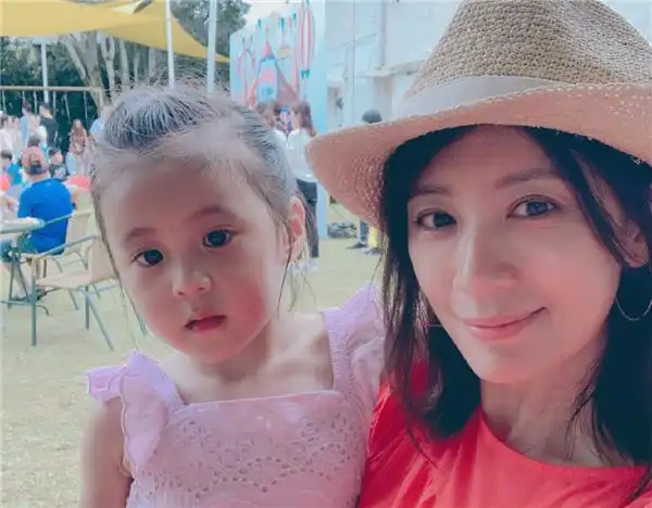 杨幂女儿叫小糯米,赵薇女儿叫小四月,看到她的女儿:名字决定了性格?