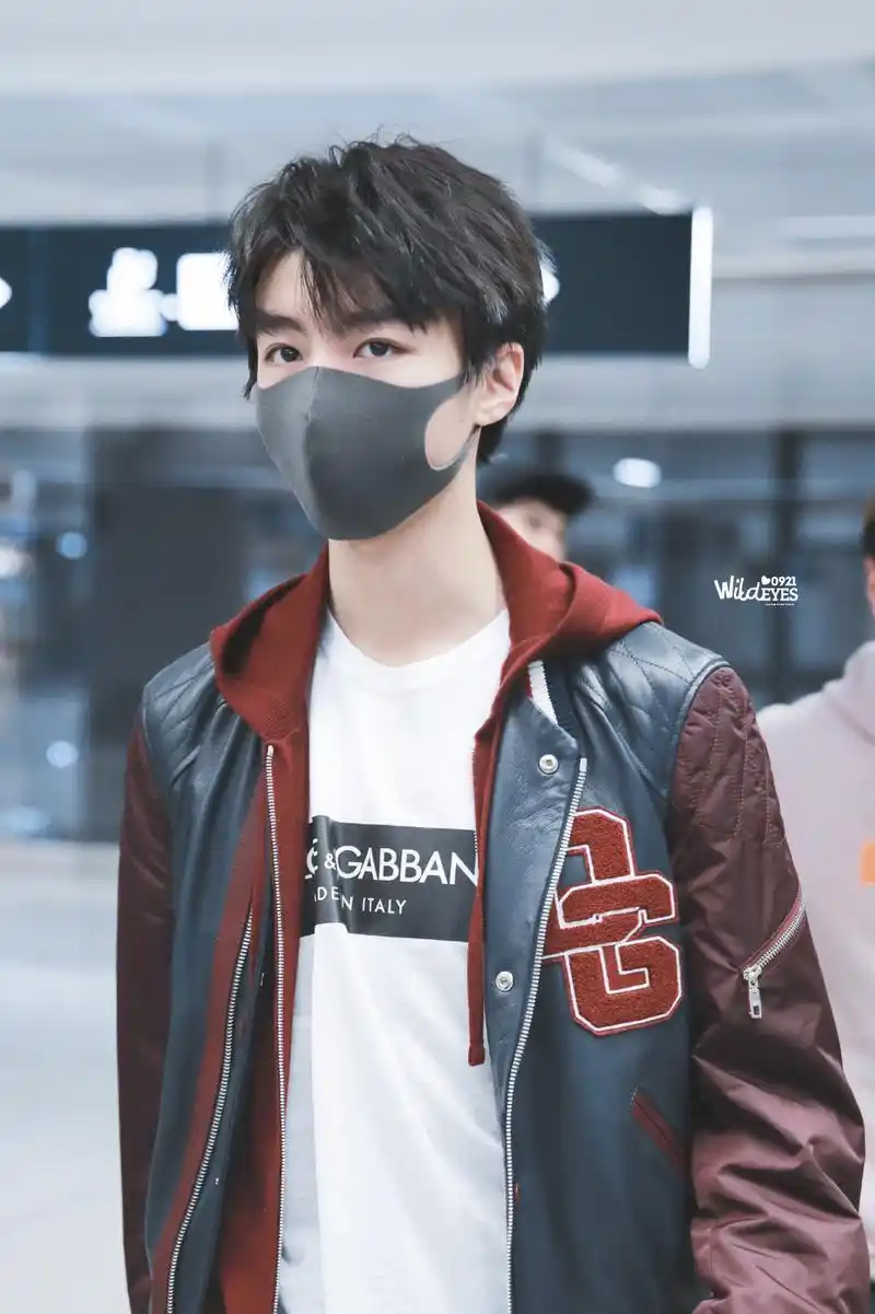 王俊凯图库,戴着口罩把我帅得一塌糊涂怎么肥事!