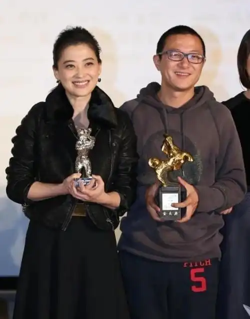 梅婷女儿钢琴比赛惊艳全场,朴素气质却令人着迷