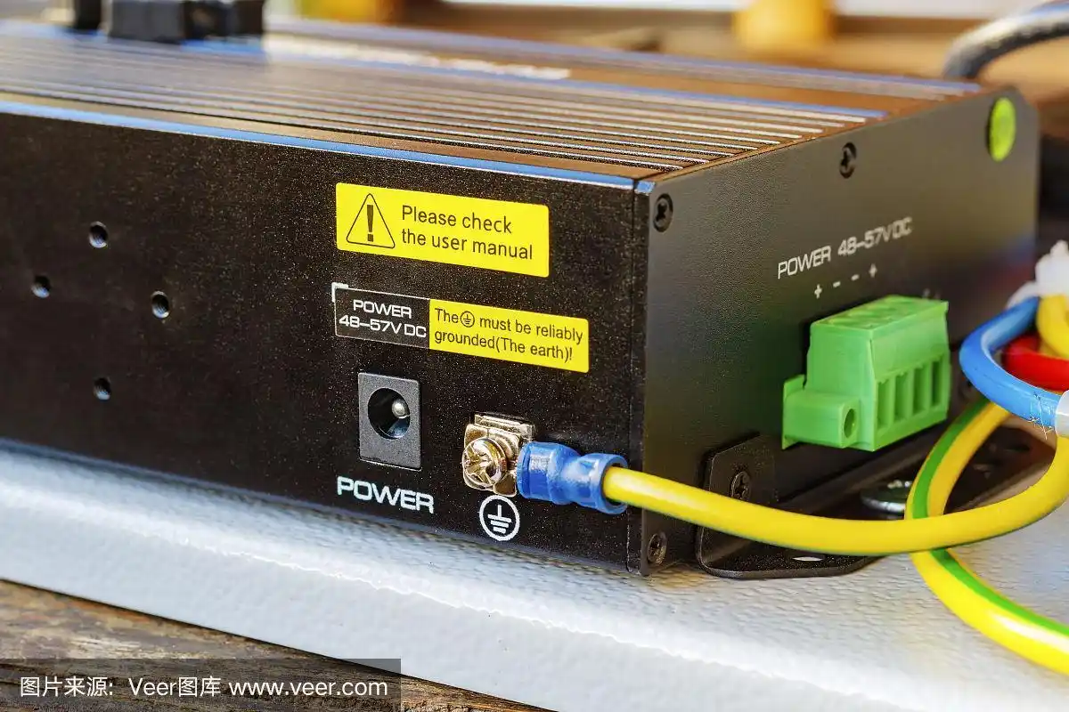 poe以太网交换机已连接接地线