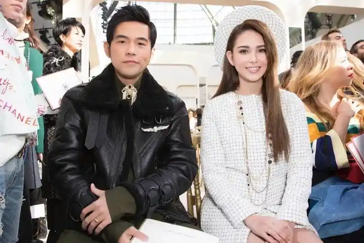 44岁周杰伦情人节晒与29岁昆凌合照,老夫少妻的幸福秘诀有3点_周天王