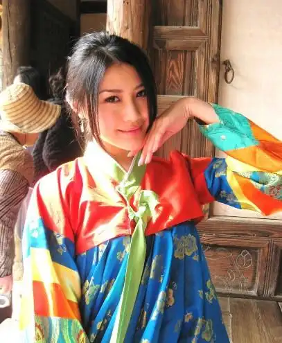 tvb花旦刘俐曝卖淫陪睡丑闻 一次收费25万(图)-搜狐青岛