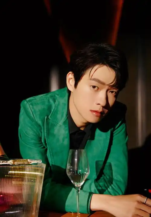 魏大勋工作室澄清和李一桐恋情帅哥是真的其他是假的