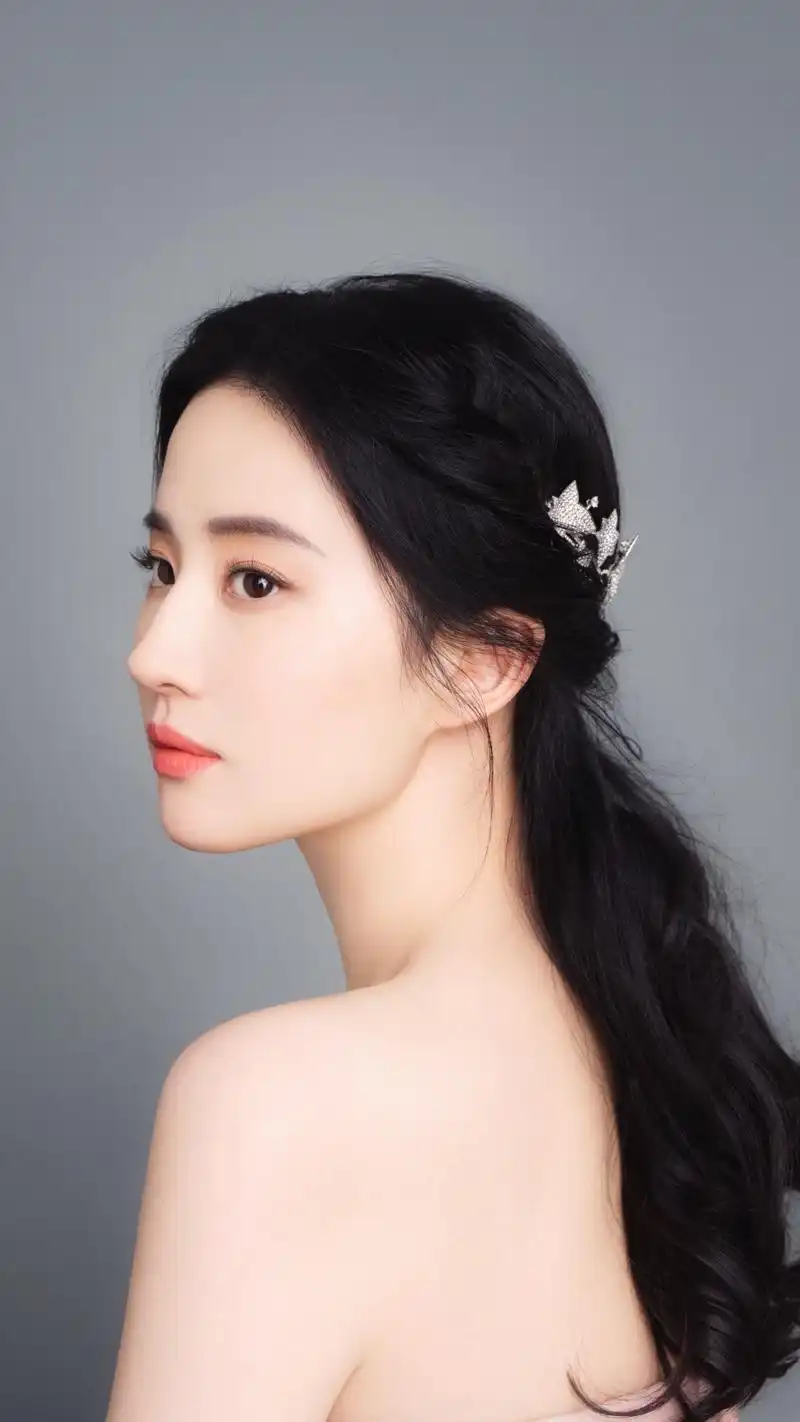 刘亦菲戴皇冠,简直是净化心灵的美,好绝!