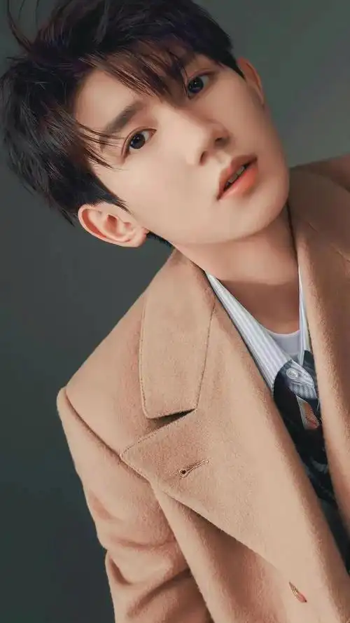 王源组合三个人叫什么(帅哥明星,王源壁纸图片)