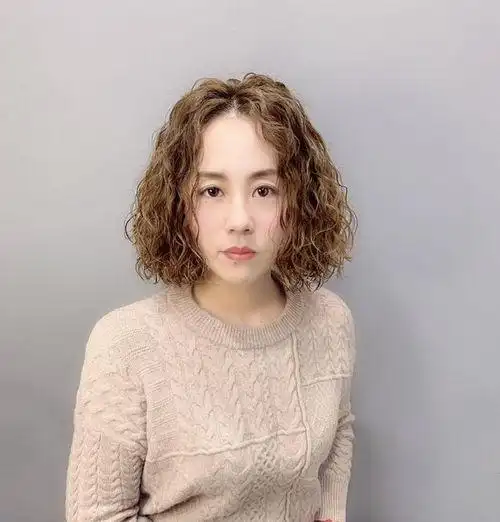 女生头发细软塌适合什么发型