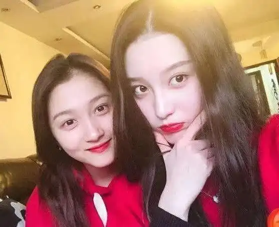 同1个妈生,关晓彤与姐姐关晓丹差距很大,确定是亲姐妹?