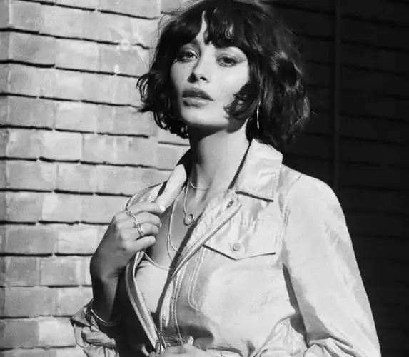 复古性感短卷发