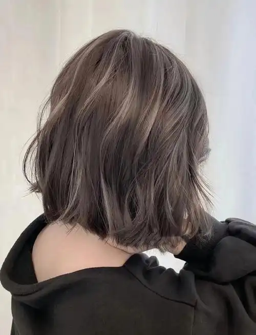 2024新发色!低调又不浮夸的短发线条挑染