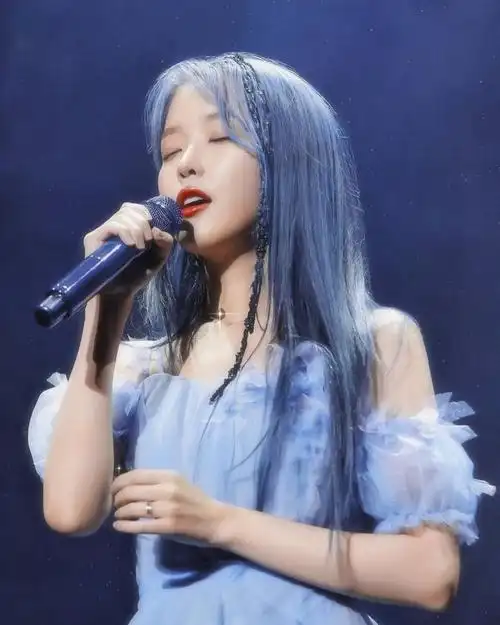 李知恩丨蓝发iu人间宝藏