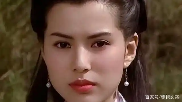 李若彤1966年出生,饰演1995版《神雕侠侣》的小龙女.