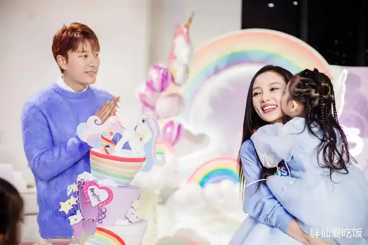 李小璐皮几万晒滑雪照片,疑似旧情复燃?_贾乃亮_身材_卫衣