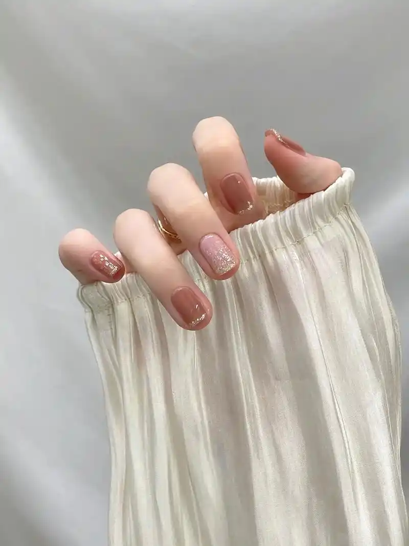 超好看的美甲 #显白颜色 #短指甲 #指 - 抖音