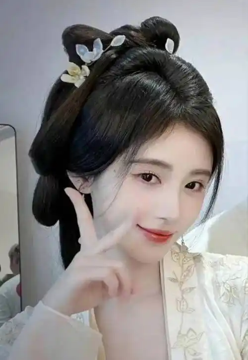 赵嘉敏和鞠婧祎今昔对比,有时选择比努力更重要_机会_演艺事业_的发展