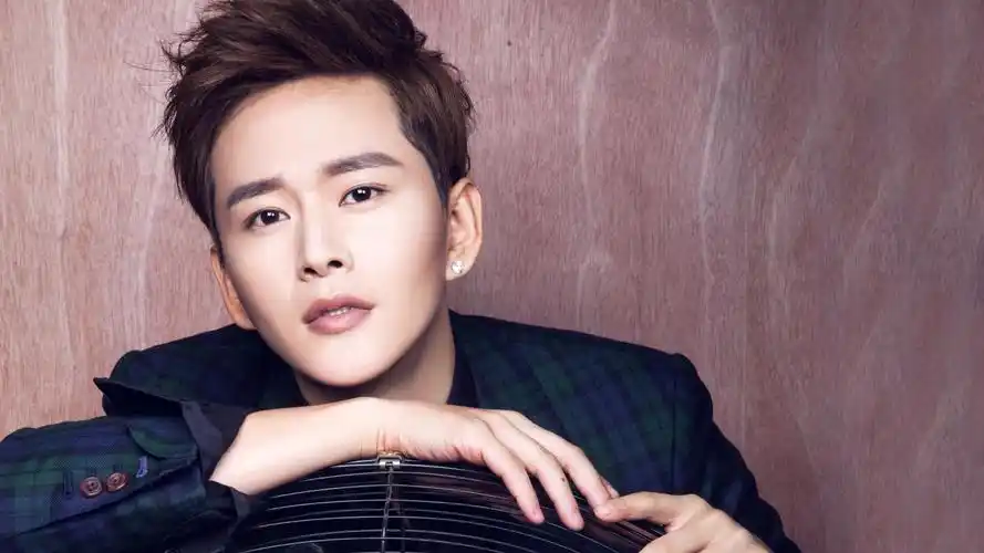 帅哥演员黄明桌面壁纸